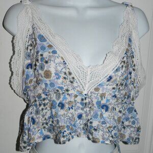 Francesca's floral print crochet trim crop top Size Large 🆕📦⌚🏃💨⚡🚚